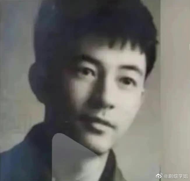 Bố ruột kín tiếng của Lưu Diệc Phi có dung mạo hơn người-5