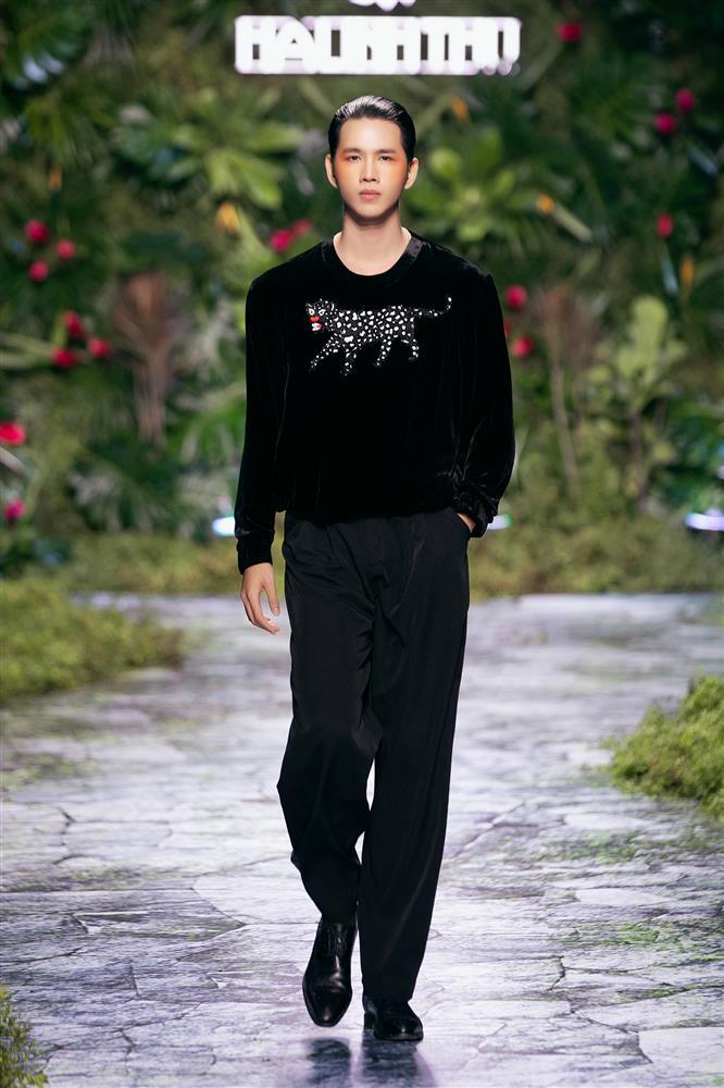 Bất ngờ những bước catwalk của Thanh Hằng qua CAM thường-4