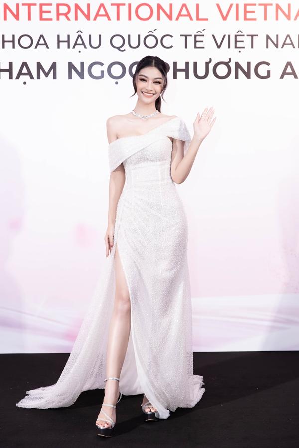 Phương Anh thi quốc tế, mẹ đẻ xuất hiện với nhan sắc bất ngờ-9