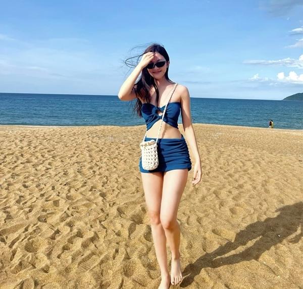 Dù tuổi đời còn trẻ nhưng nữ diễn viên 9X đã góp mặt trong hàng loạt bộ phim đình đám như: "Cả Một Đời Ân Oán", "Những Cô Gái Trong Thành Phố", "Sinh tử", "Hoa hồng trên ngực trái", "11 tháng 5 ngày".