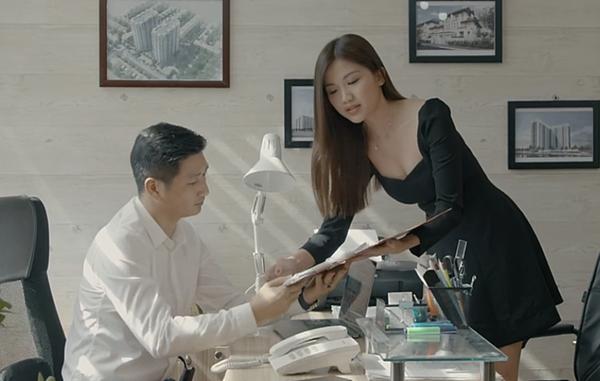 Trước Lan "Thỏ", nhân vật nữ trợ lý xinh đẹp tên Trà (Lương Thanh đóng) được Dung (Kiều Thanh) cài vào quyến rũ nam chính Thái (Ngọc Quỳnh) trong "Hoa hồng trên ngực trái" từng bị khán giả ghét cay ghét đắng.