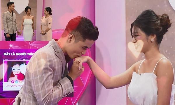 Tìm bạn trai giống Đen Vâu, gái xinh bất ngờ được quỳ gối cầu hôn-9