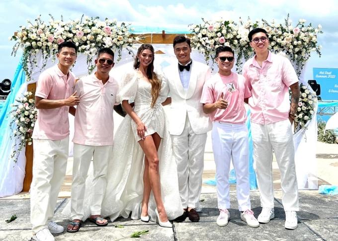 Vợ cầu thủ Bùi Tiến Dũng in mặt mình lên quần lót chồng-6