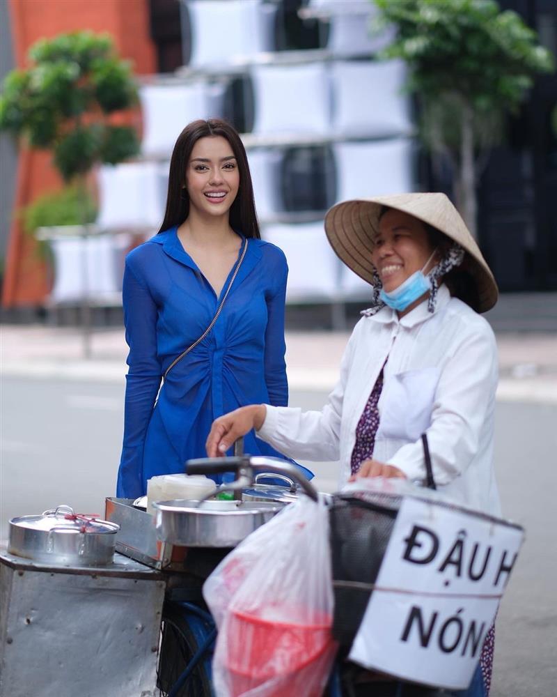 Hoa hậu Thái xả ảnh ăn hàng sau vụ 'chặt chém' phố Nguyễn Huệ