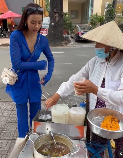 Hoa hậu Thái xả ảnh ăn hàng sau vụ 'chặt chém' phố Nguyễn Huệ