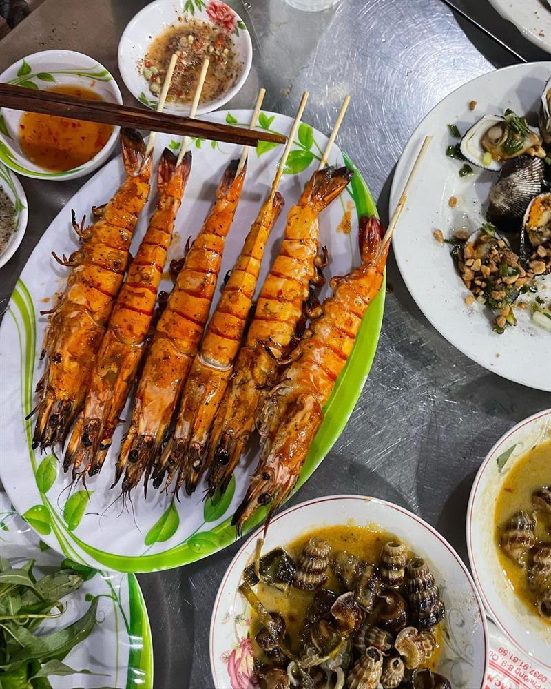 Hoa hậu Thái xả ảnh ăn hàng sau vụ chặt chém phố Nguyễn Huệ-4