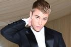 Bị liệt nửa mặt, Justin Bieber tiếp tục hoãn 2 show diễn