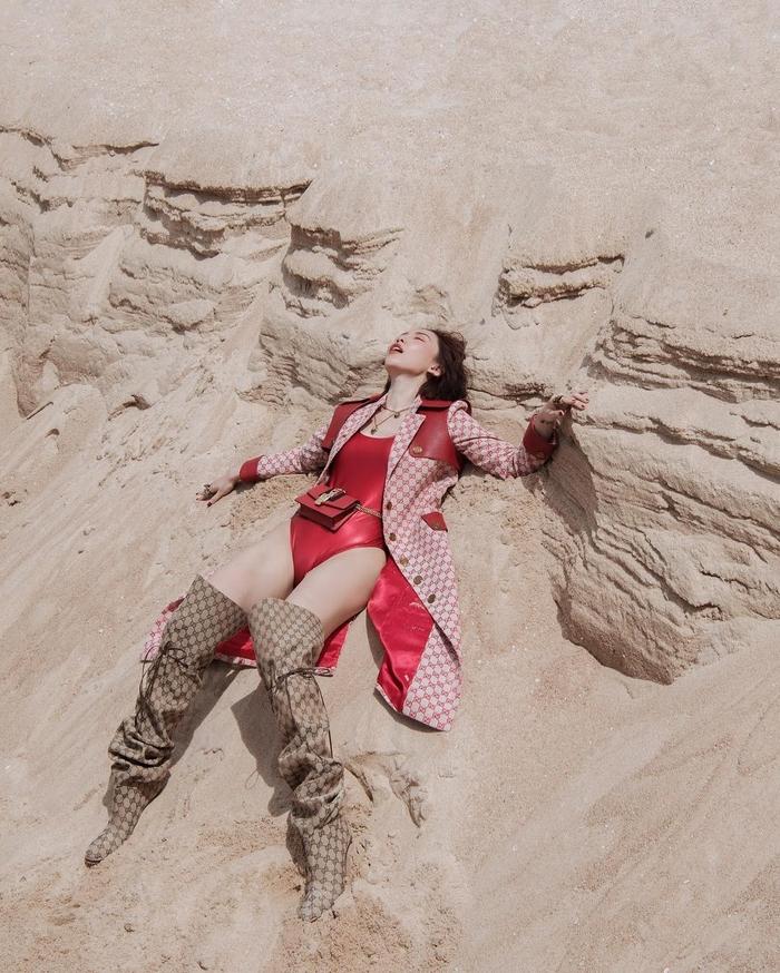 1 đôi boots 2 số phận: Lệ Quyên lùn mẩu - Tóc Tiên khoe cặp giò nuột-8