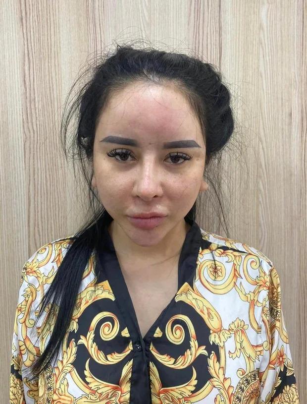 Nhìn dung nhan của Phạm Thị Hằng khi bị bắt, nhiều người không tin vào mắt mình với gương mặt méo mó, hàng lông mày đen kịt như que khều ốc.