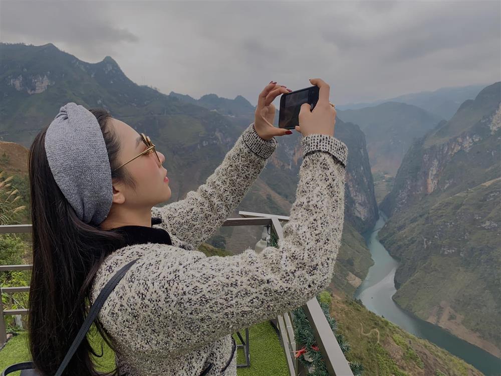 Vua cá Koi và Hà Thanh Xuân bên nhau khắp thế gian trước cưới-4