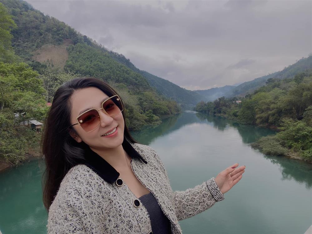 Vua cá Koi và Hà Thanh Xuân bên nhau khắp thế gian trước cưới-5