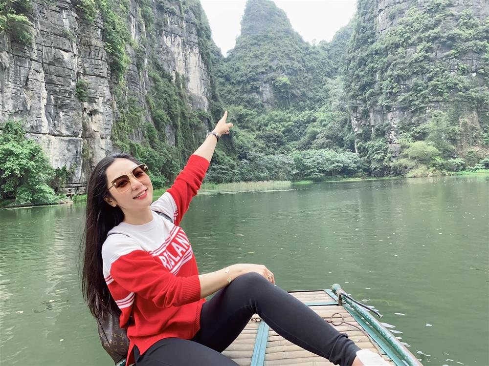 Vua cá Koi và Hà Thanh Xuân bên nhau khắp thế gian trước cưới-8