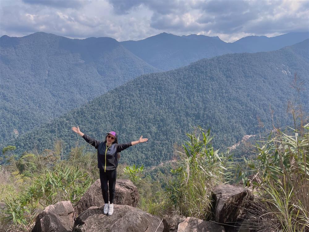 Vua cá Koi và Hà Thanh Xuân bên nhau khắp thế gian trước cưới-10
