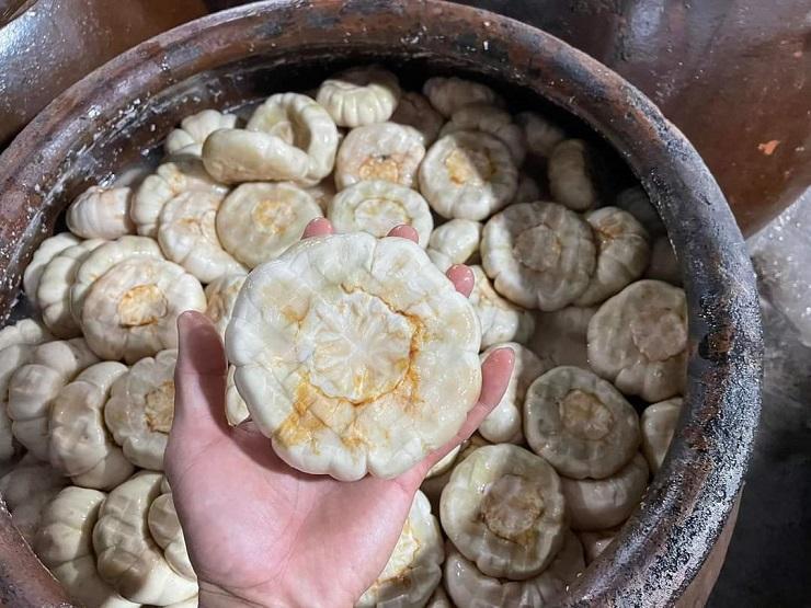 Những nghề cực lạ ở Việt Nam: Ngửi mít hộ, gấp quần áo thuê-4