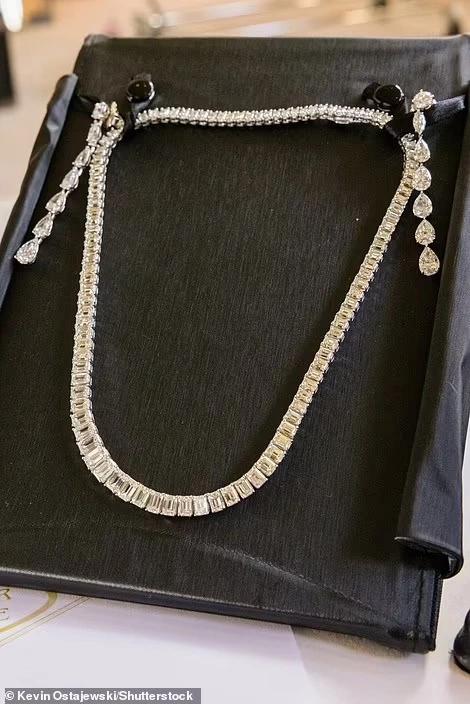 Bộ trang sức của Britney Spears trong đám cưới có giá sốc-4