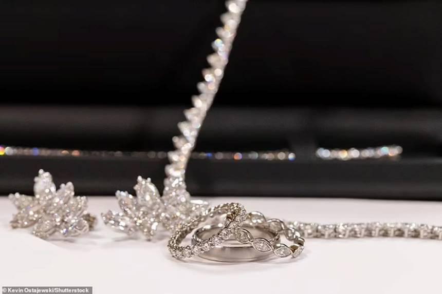 Bộ trang sức của Britney Spears trong đám cưới có giá sốc-3