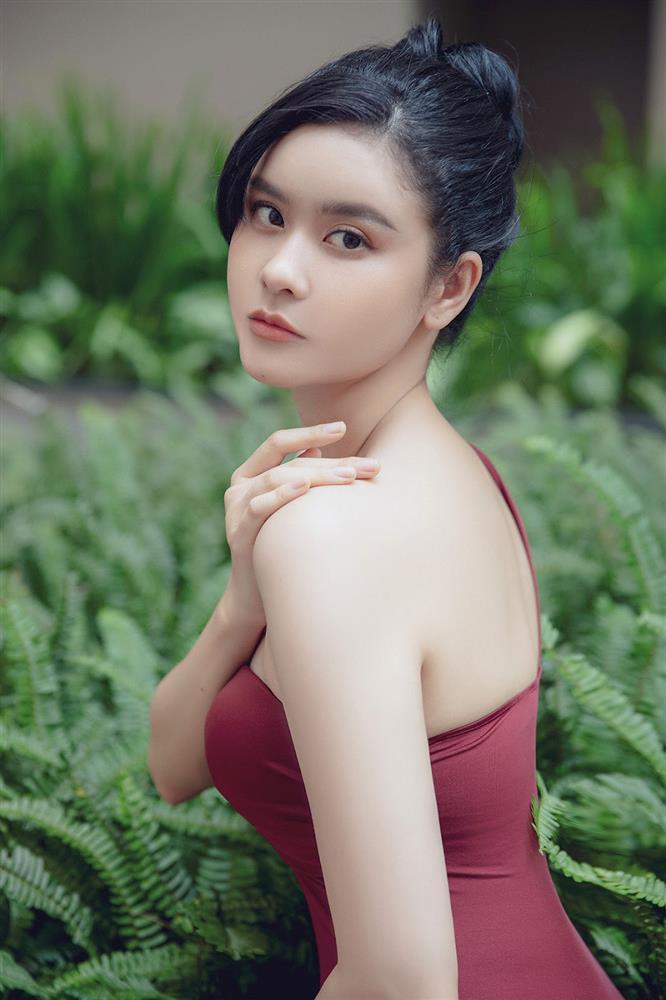 Trương Quỳnh Anh diện đồ bơi tối giản vẫn nổi bần bật vì quá sexy-4