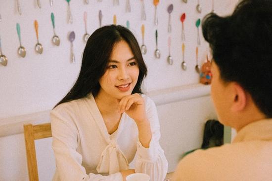 Cô gái lương 12 triệu/tháng nhờ dân mạng tư vấn người yêu 'an phận'