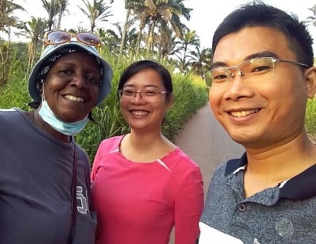 Cô gái theo chồng sang Angola, ngày chữa bệnh, tối làm nông dân-1