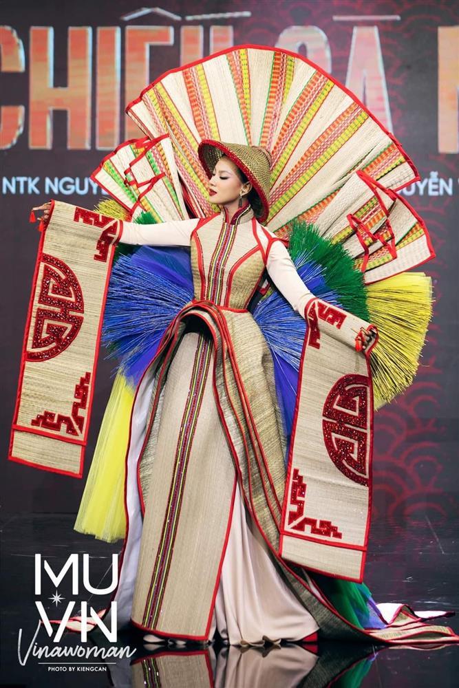 Chiếu Cà Mau là quốc phục của tân Hoa hậu Hoàn vũ Việt Nam 2022-3
