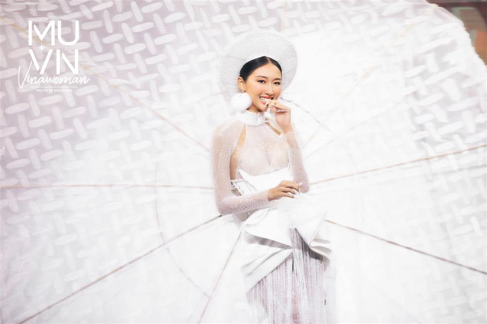 Chiếu Cà Mau là quốc phục của tân Hoa hậu Hoàn vũ Việt Nam 2022-6