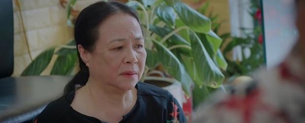 Thương Ngày Nắng Về 2 - Tập 32: Bà Nga khóc nghẹn vì cậu Vượng đòi tiền-10