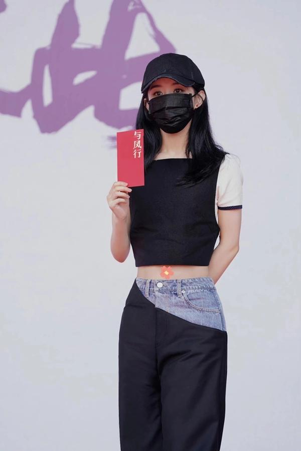 Dữ Phượng Hành khai máy: Triệu Lệ Dĩnh 3 phần hốt hoảng, 7 phần ngơ ngác-4