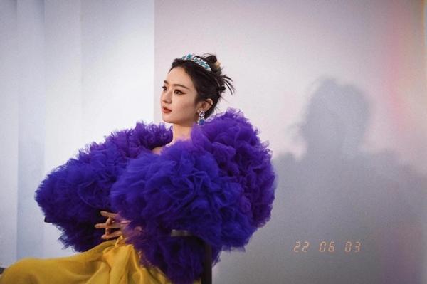 Dữ Phượng Hành khai máy: Triệu Lệ Dĩnh 3 phần hốt hoảng, 7 phần ngơ ngác-8