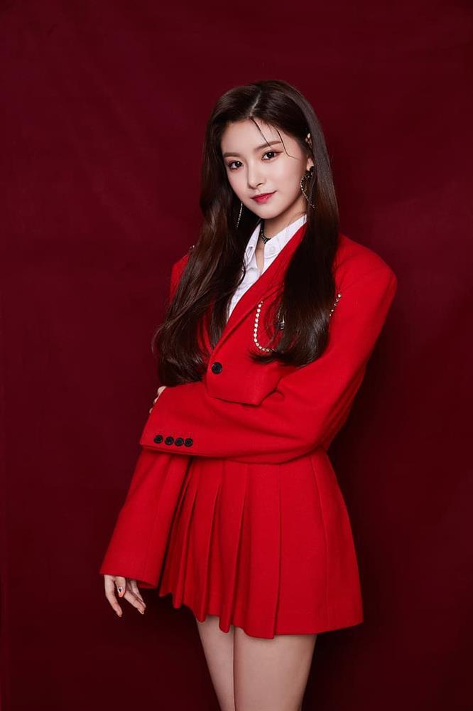 Nữ ca sĩ bị tẩy chay vì không chịu quỳ lạy khán giả-3