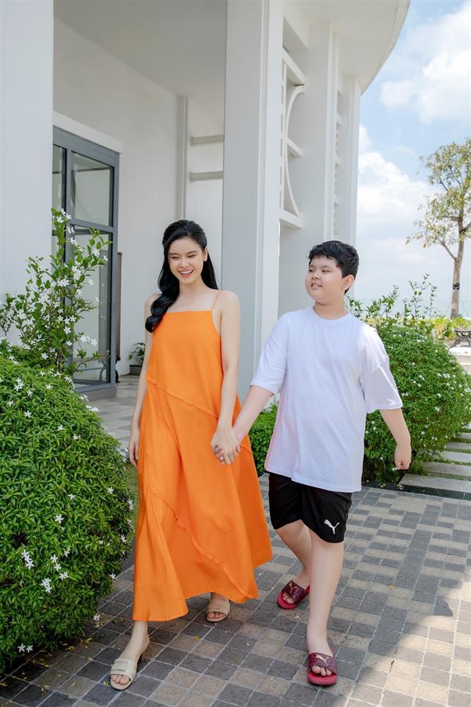 Con trai Trương Quỳnh Anh mới tiểu học đã cao gần bằng bố-2