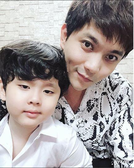 Con trai Trương Quỳnh Anh mới tiểu học đã cao gần bằng bố-8