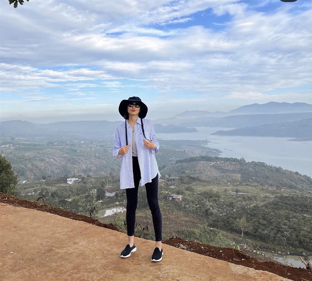 Giàu như Hà Tăng vẫn sắm giày theo lố, xài 5 năm chưa chán-9