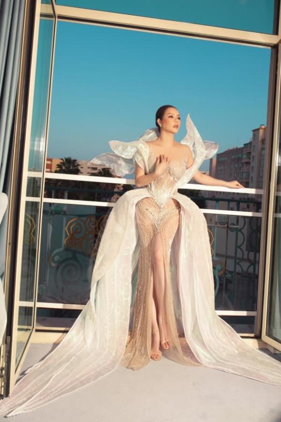 Những bộ đầm Lý Nhã Kỳ đi Cannes không được lên thảm đỏ-1