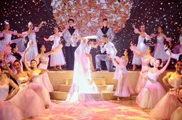 Khánh Thi hóa cô dâu lồng lộn nhất Vbiz, ông xã kém tuổi lép vế-5