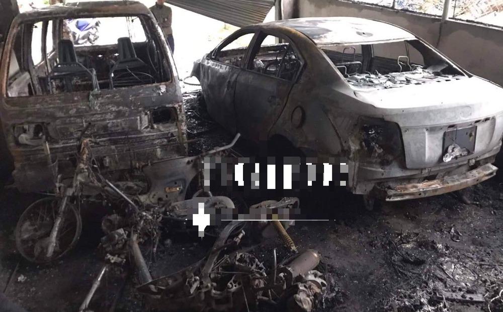 Cháy nhà kho studio ảnh cưới, 4 ô tô và xe máy bị thiêu rụi trơ khung-1