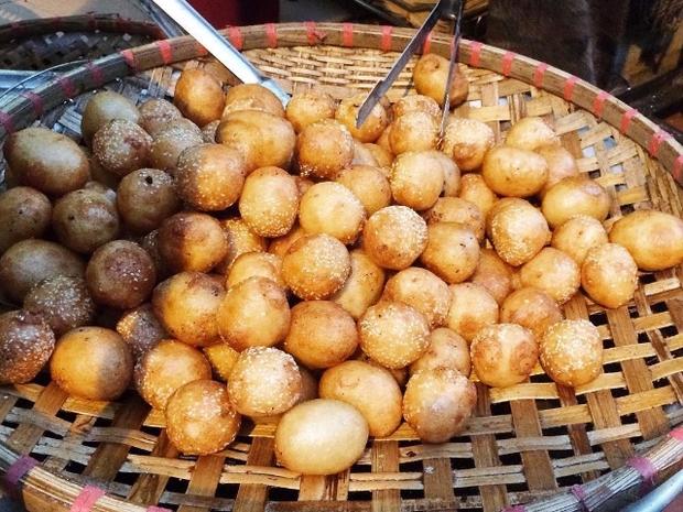 Loại bánh bán lề đường ở Việt Nam lọt top 30 món ngon nhất thế giới-1