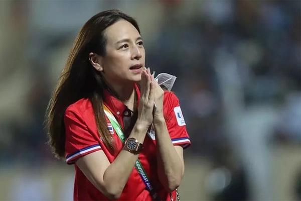 Madam Pang liên tục chi thưởng sốc để vực dậy bóng đá Thái Lan-2