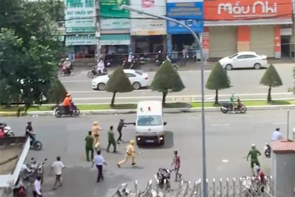 Ngáo đá cướp xe cấp cứu chạy khắp phố ở Cần Thơ-1