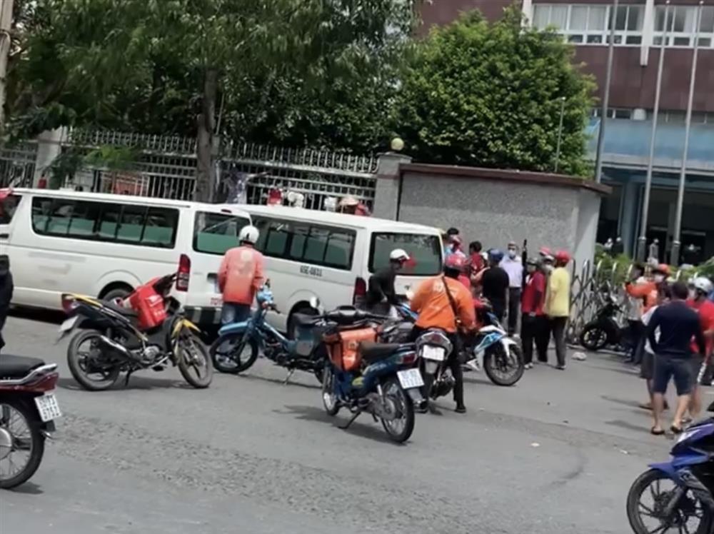 Ngáo đá cướp xe cấp cứu chạy khắp phố ở Cần Thơ-4