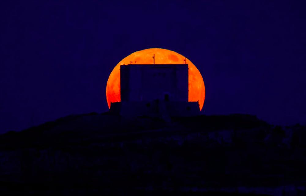 Siêu trăng dâu rực rỡ khắp thế giới-4