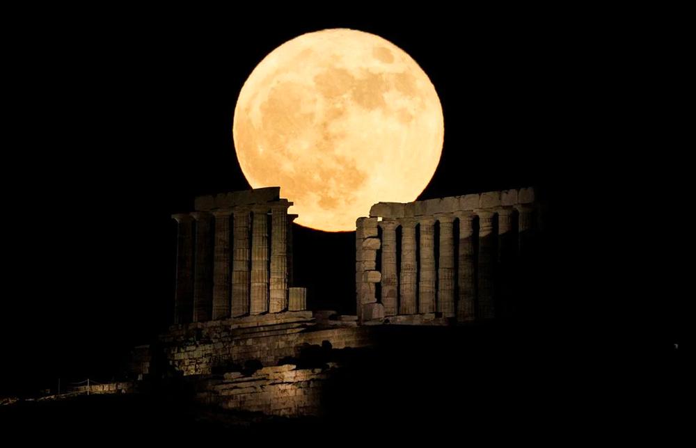 Siêu trăng dâu rực rỡ khắp thế giới-8