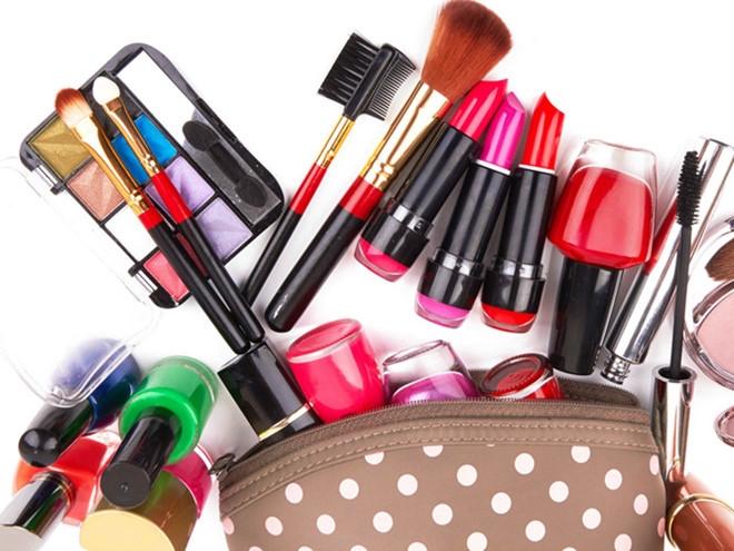 6 thứ tuyệt đối không được để trong cốp xe ngày nắng nóng-3