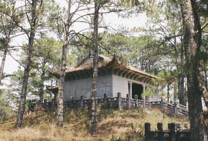 Lăng mộ hoàng thân triều Nguyễn giữa rừng thông Đà Lạt siêu đẹp-2