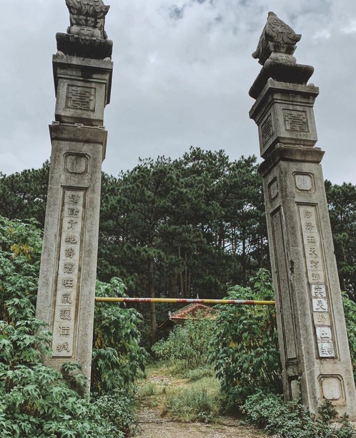 Lăng mộ hoàng thân triều Nguyễn giữa rừng thông Đà Lạt siêu đẹp-3