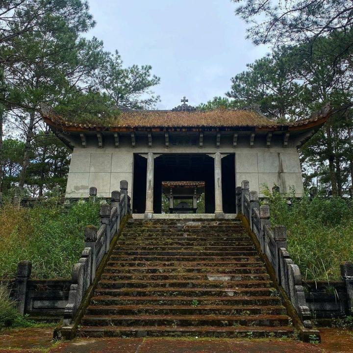 Lăng mộ hoàng thân triều Nguyễn giữa rừng thông Đà Lạt siêu đẹp-9