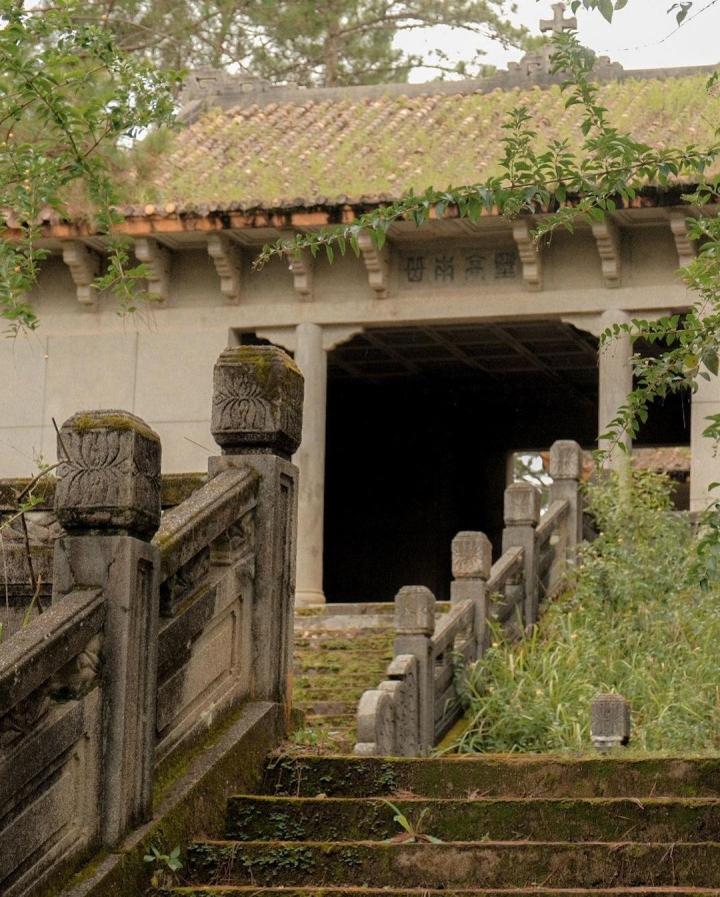 Lăng mộ hoàng thân triều Nguyễn giữa rừng thông Đà Lạt siêu đẹp-10
