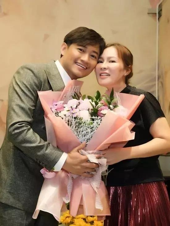 Quý Bình lần đầu khoe ảnh con đầu lòng với vợ đại gia-7