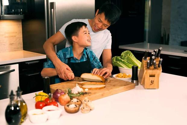 Tỷ phú giàu nhất nhì hành tinh lộ tôn chỉ nuôi con cứng rắn-2