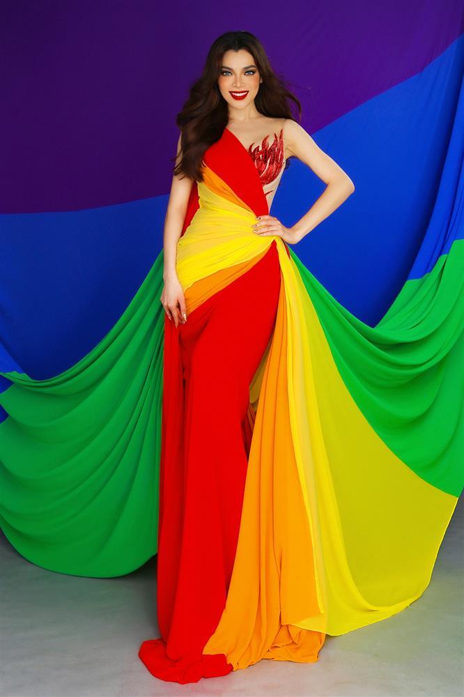 Trân Đài dùng cờ LGBT làm váy dạ hội-1