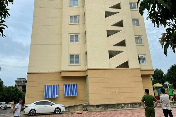 Hà Nội: Người đàn ông rơi từ chung cư mắc vào hàng rào tử vong-2